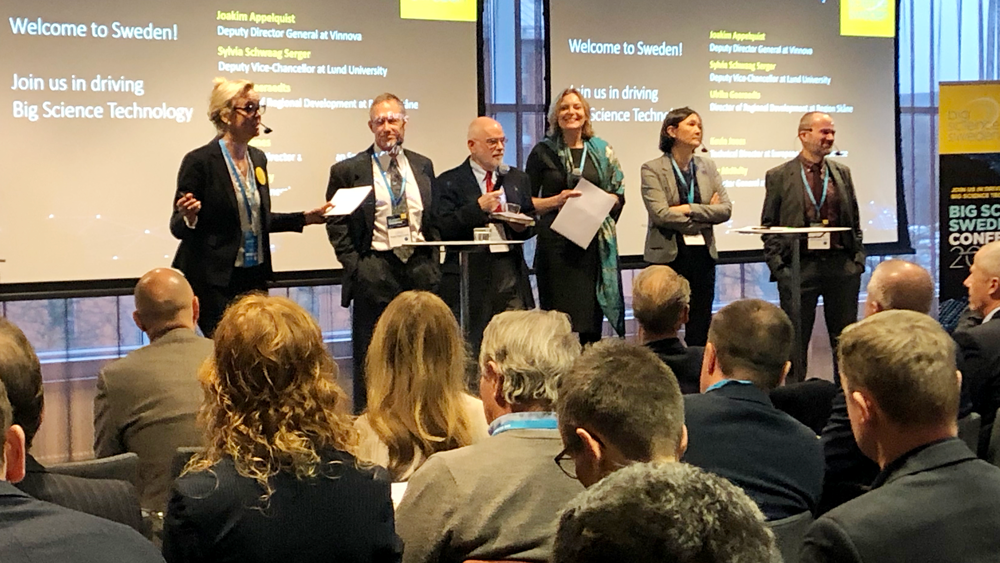 Anna Hall, Director på Big Science Sweden, inledningstalade tillsammans med Ian McNulty, General Director på MAX IV, Kevin Jones, Technical Director på European Spallation Source, Ulrika Geeraedts, Director of Regional Development på Region Skåne, Sylvia Schwaag Serger, Deputy Vice-Chancellor på Lund University, och Joakim Appelquist, Deputy Director General på Vinnova.